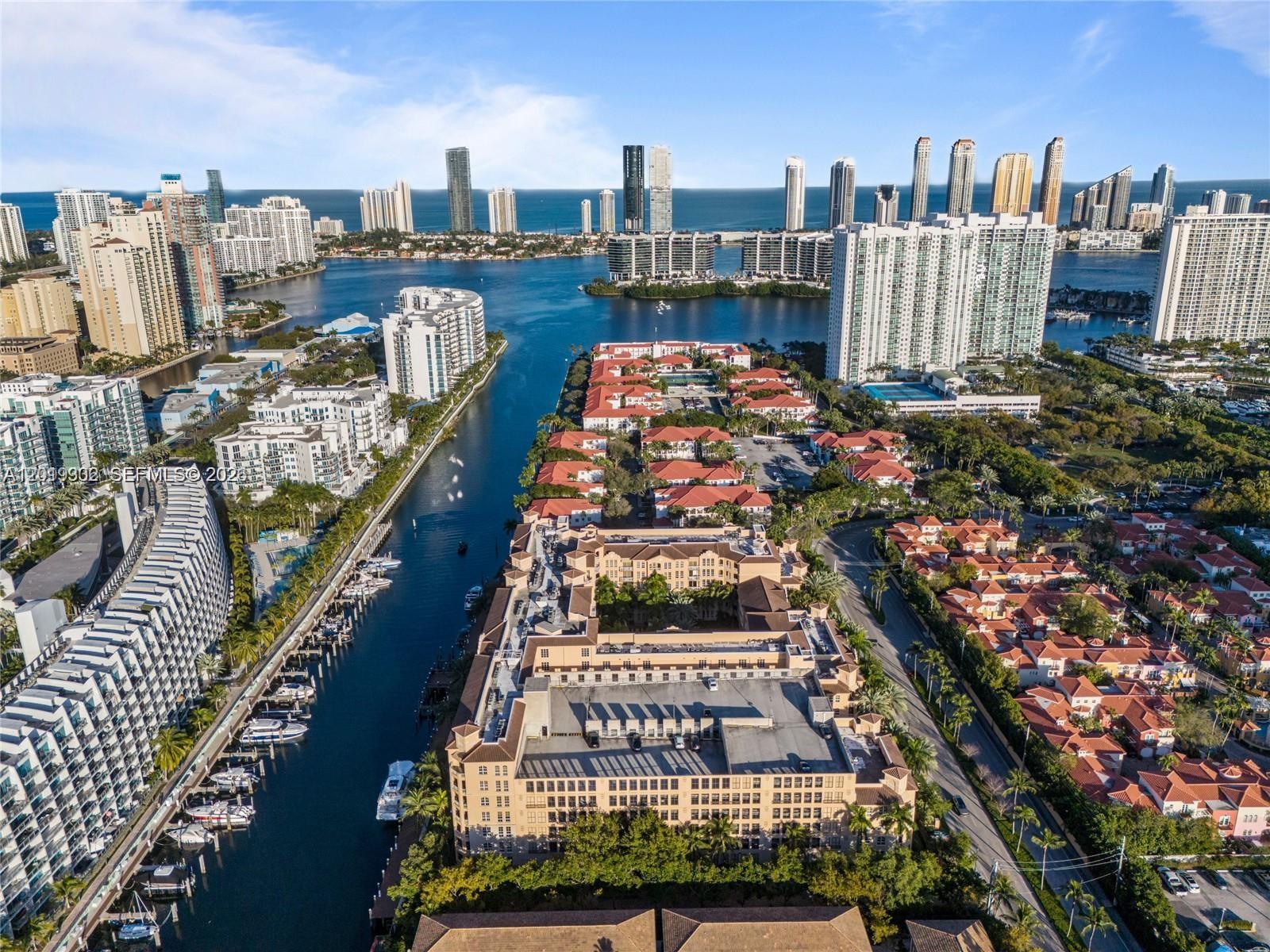 ALAQUA CONDO - Residential