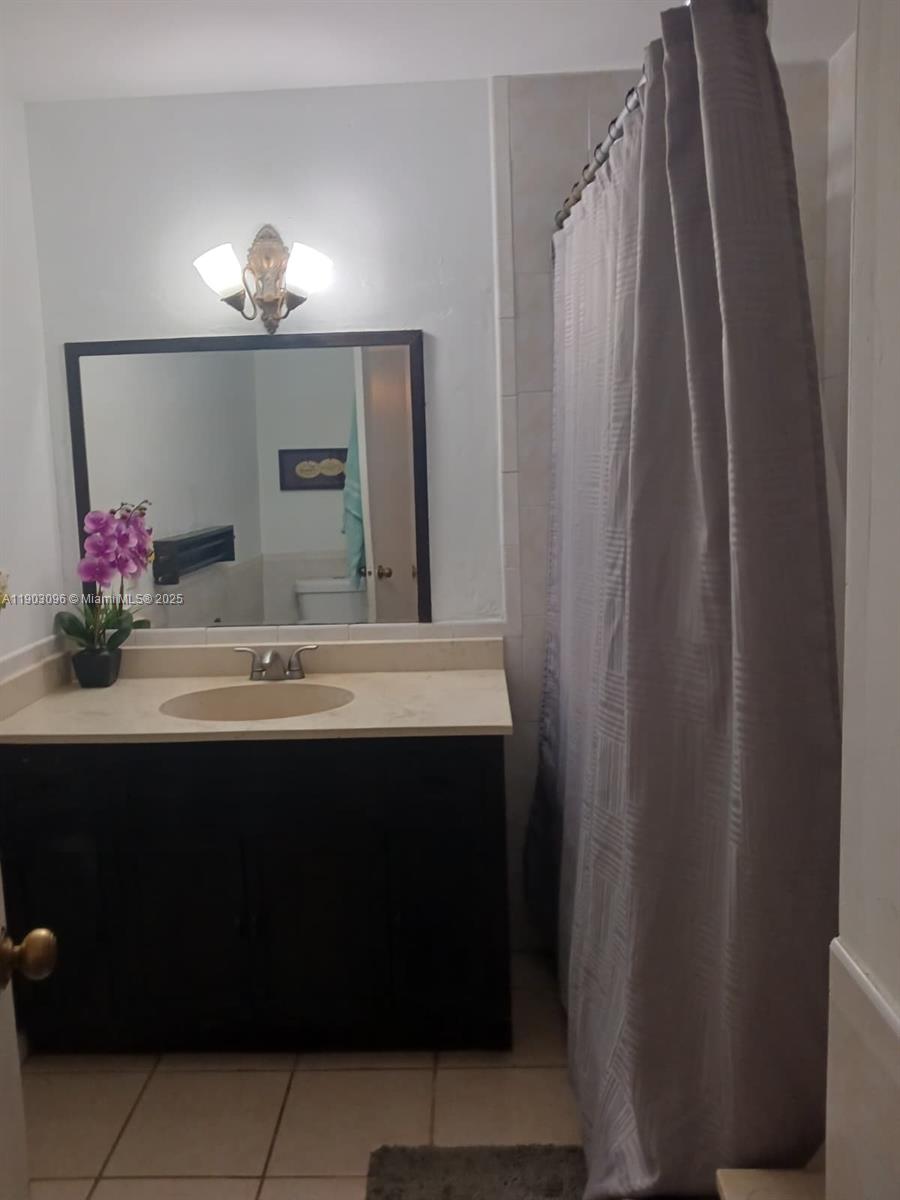 CENTRE COURT CONDO - Residential