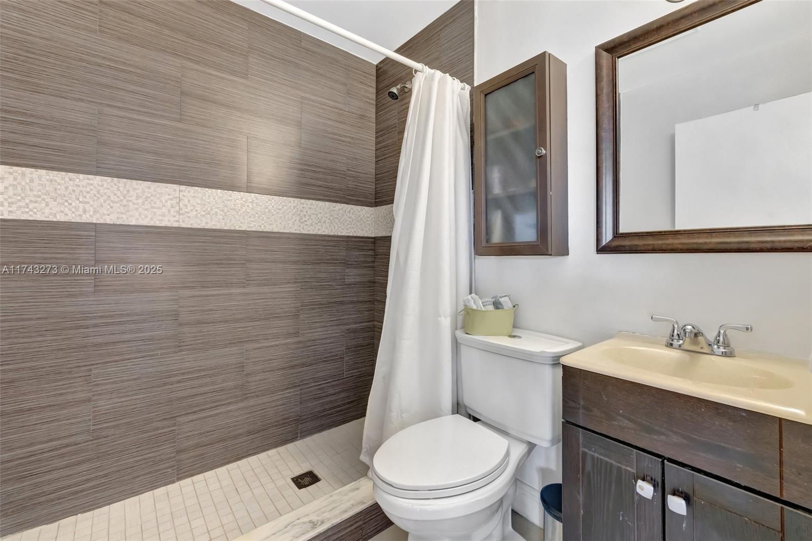 IMPERIAL POINT 3RD SEC - Residential
