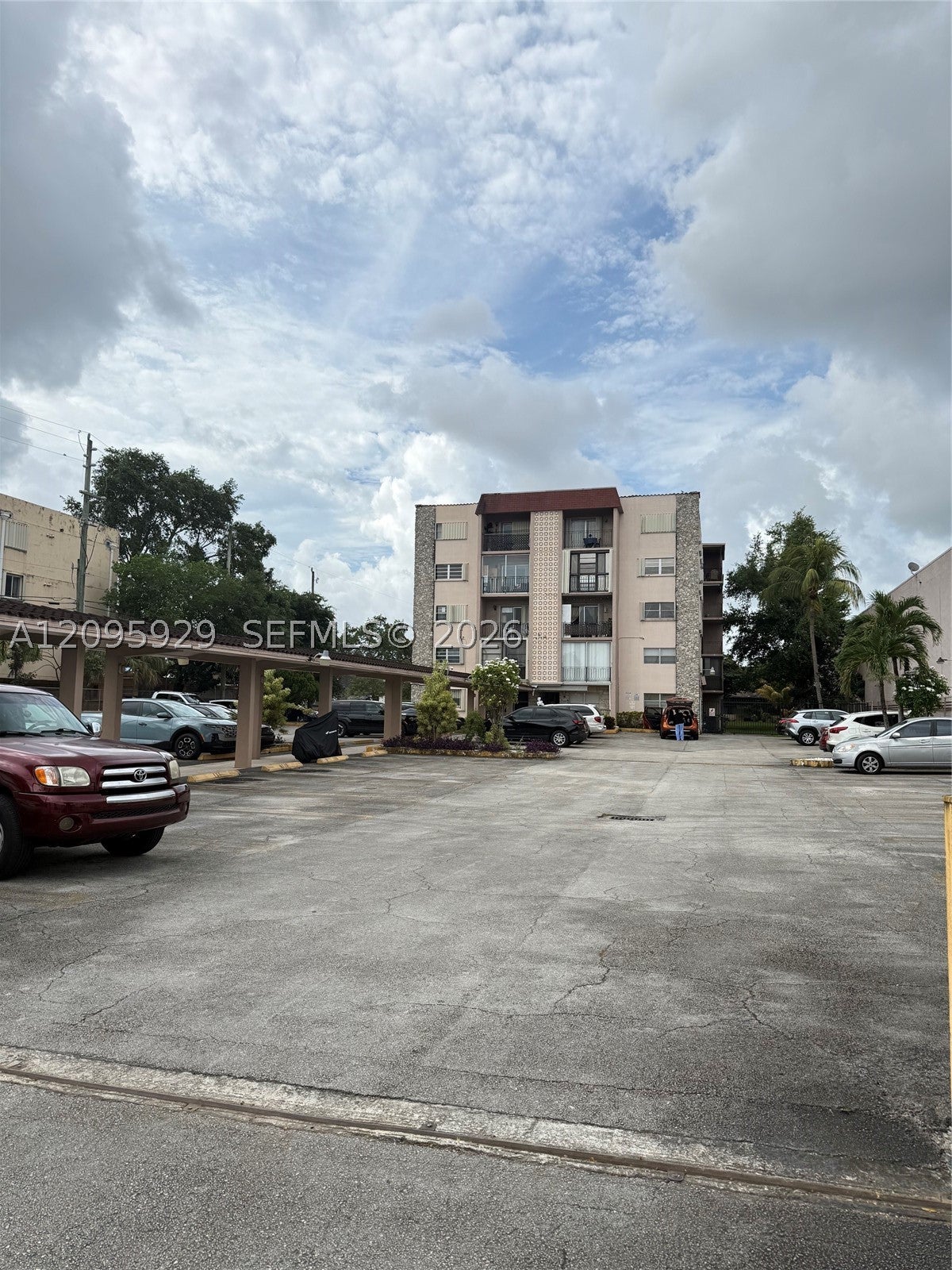 3640 NW 9th St 405
