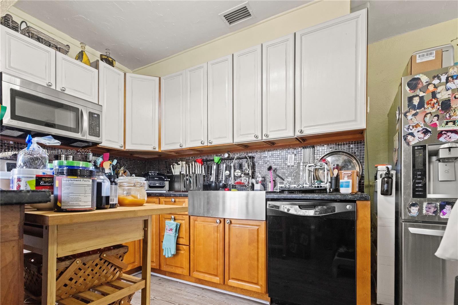 HOLLYWOOD LITTLE RANCHES - Residential