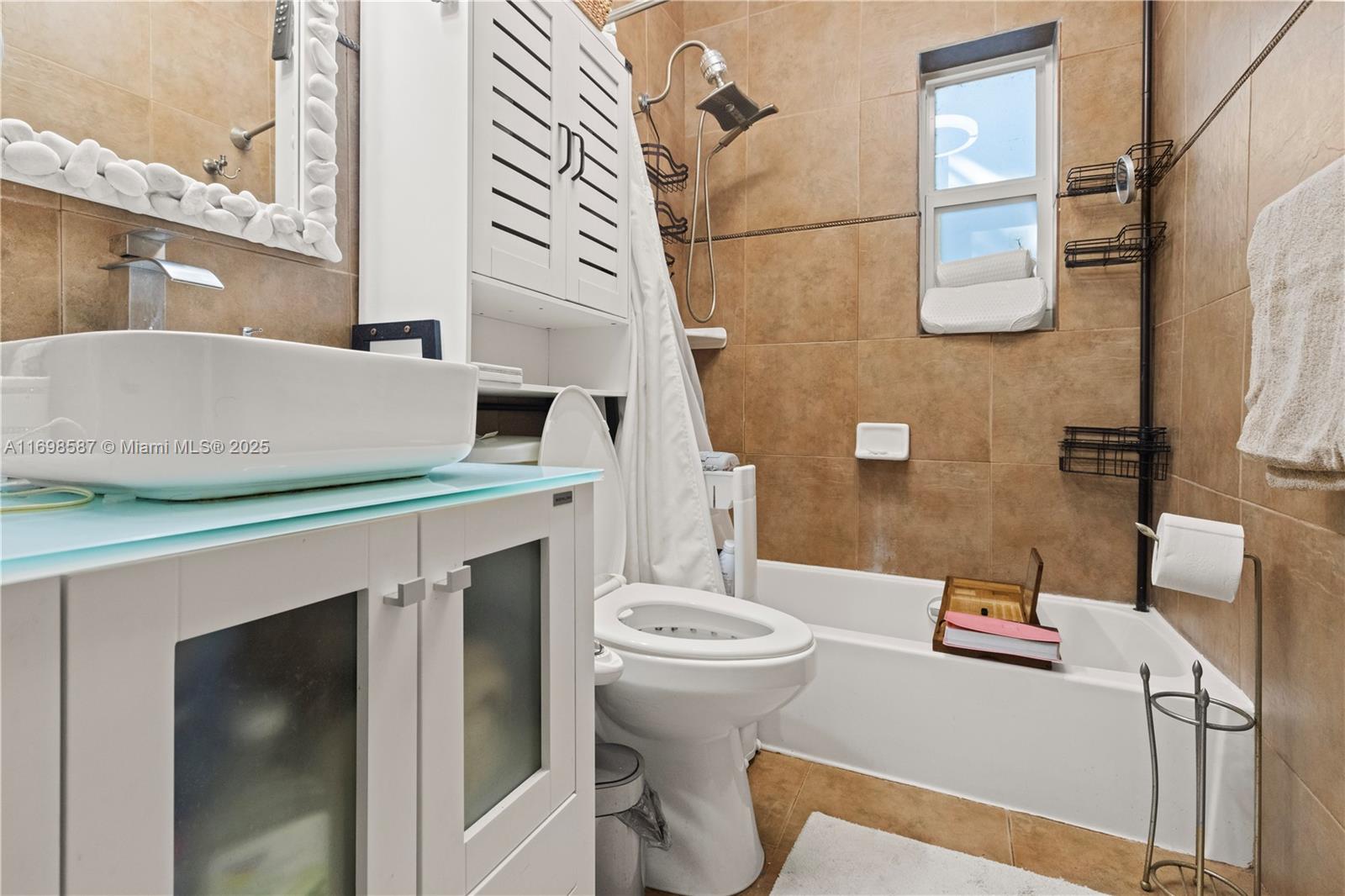 HOLLYWOOD LITTLE RANCHES - Residential