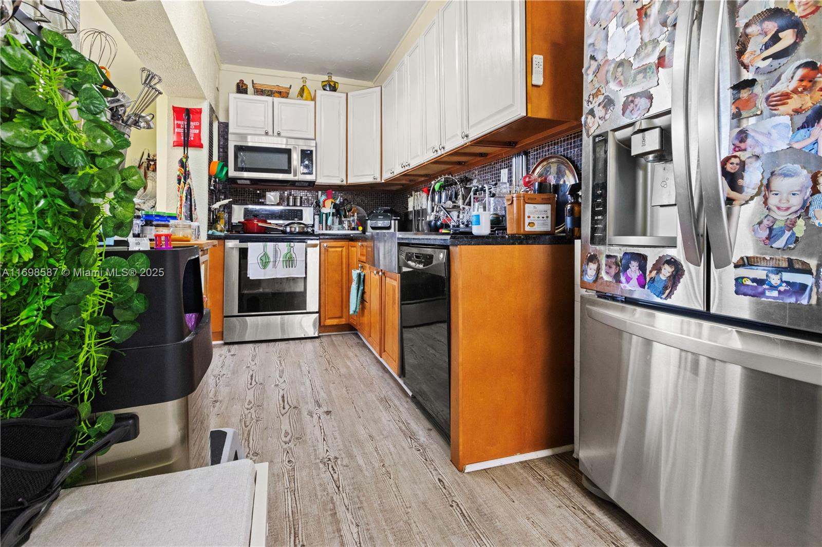 HOLLYWOOD LITTLE RANCHES - Residential