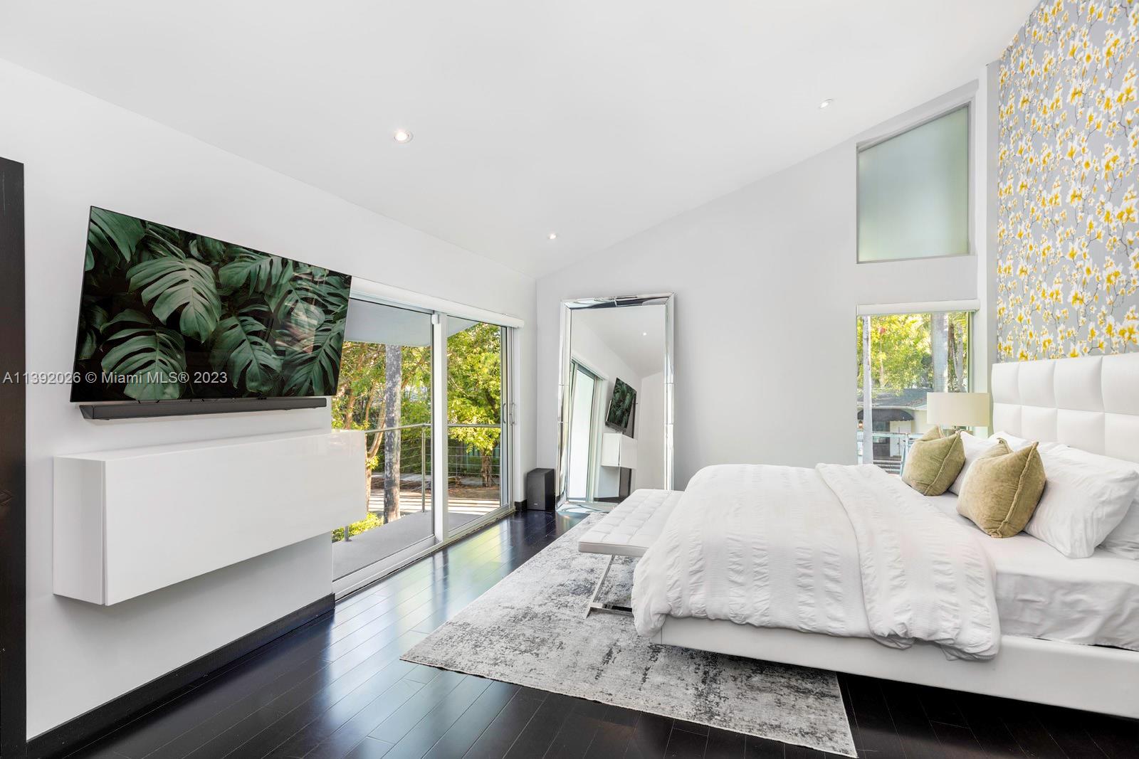 CRYSTAL HEIGHTS - Residential