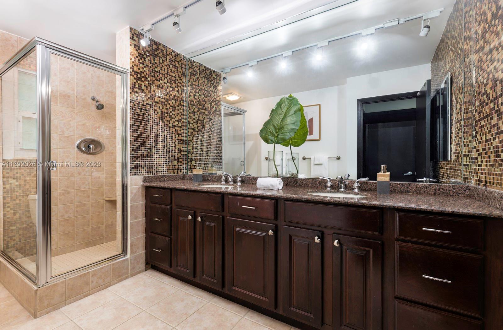 CRYSTAL HEIGHTS - Residential