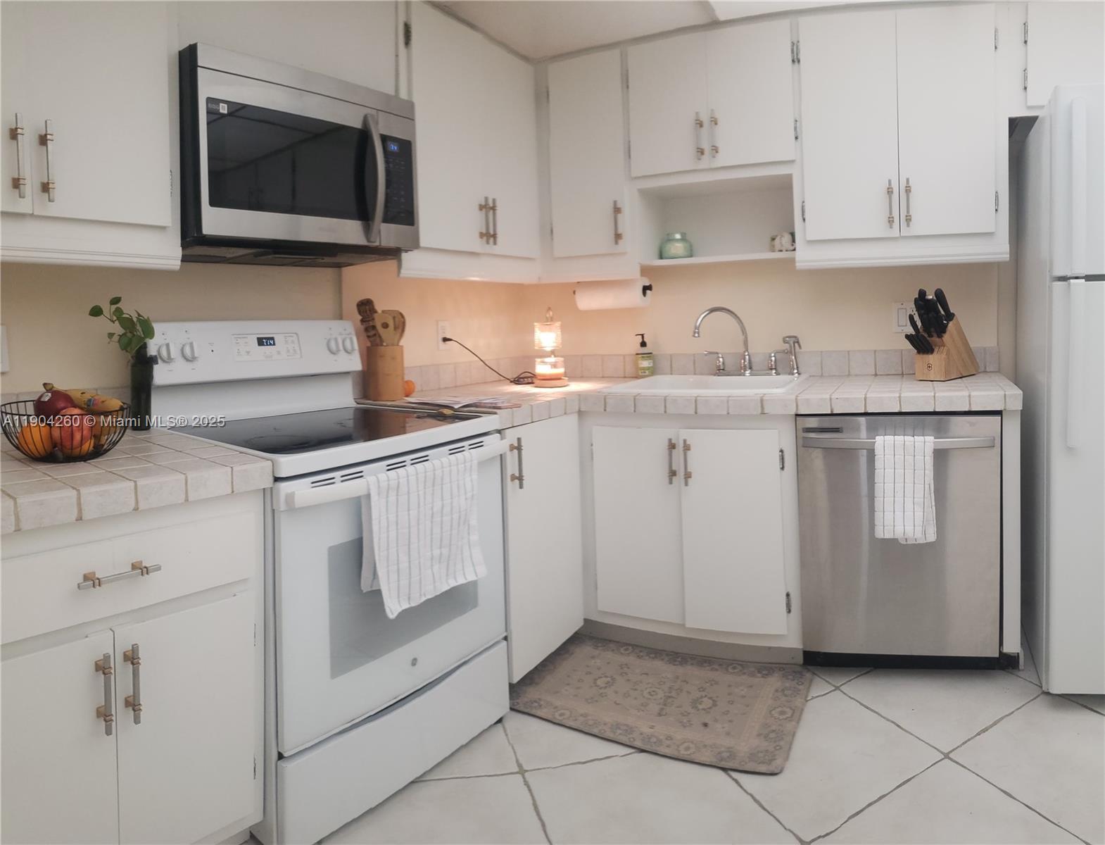 NO 1 PALM-AIRE COUNTRY CL - Residential Lease