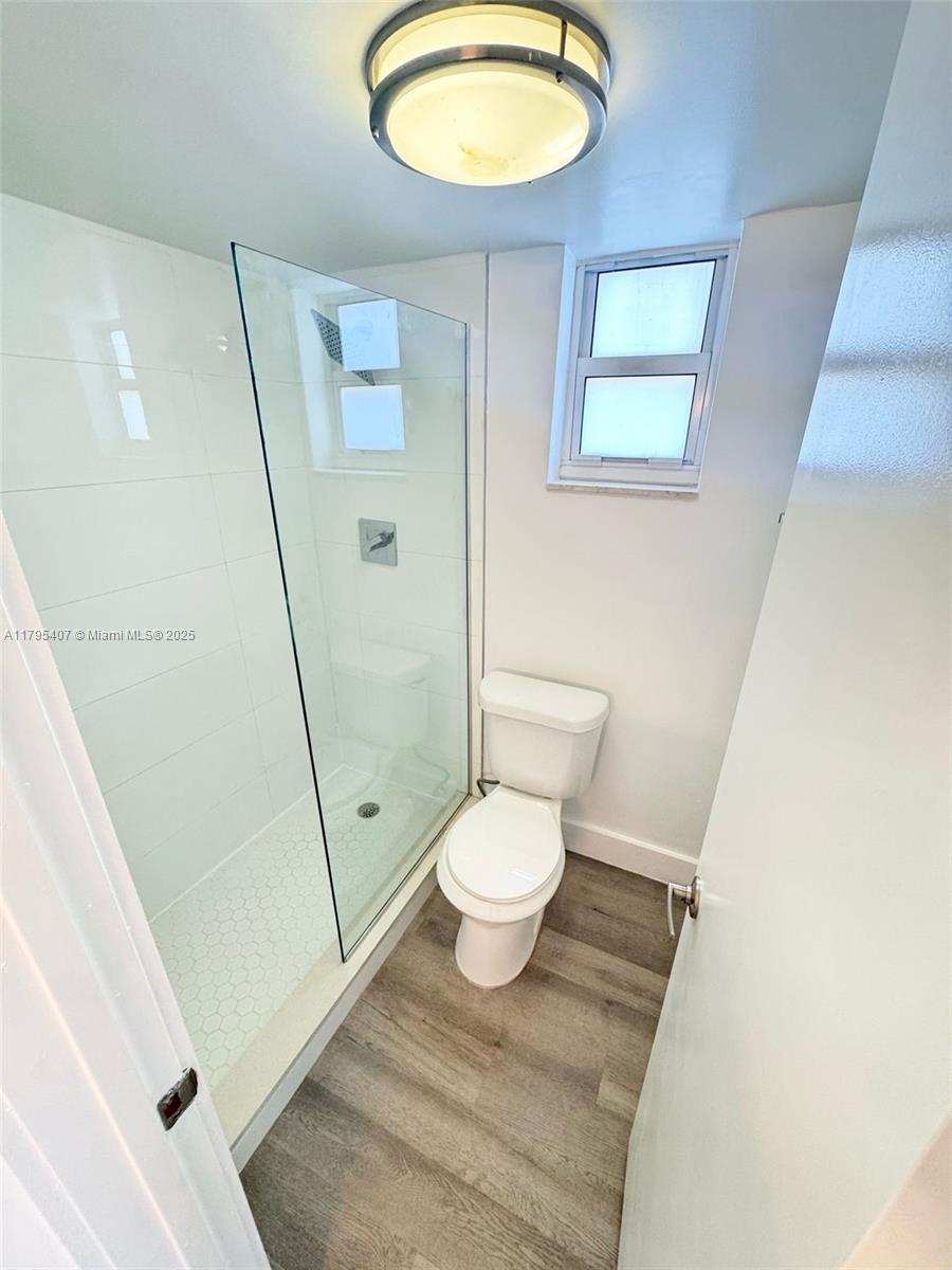 BISCAYNE BCH SUB - Residential Lease