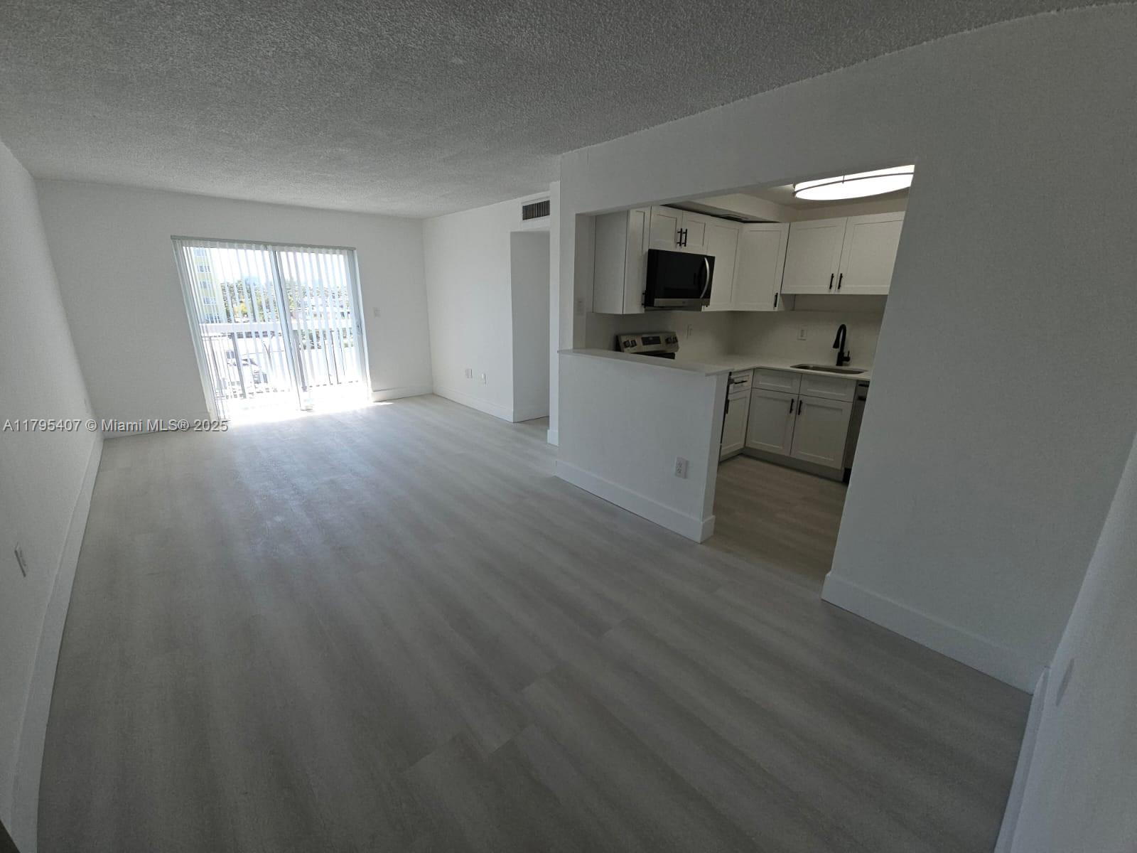 BISCAYNE BCH SUB - Residential Lease
