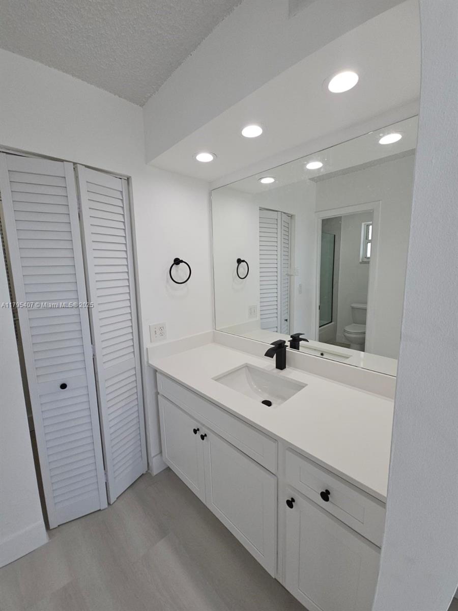 BISCAYNE BCH SUB - Residential Lease