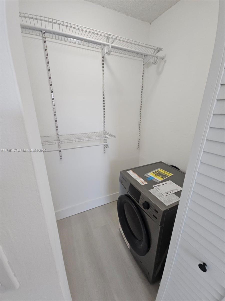 BISCAYNE BCH SUB - Residential Lease