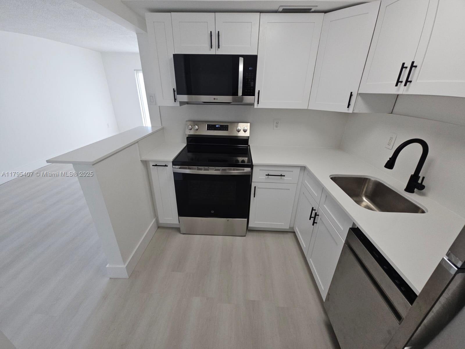 BISCAYNE BCH SUB - Residential Lease