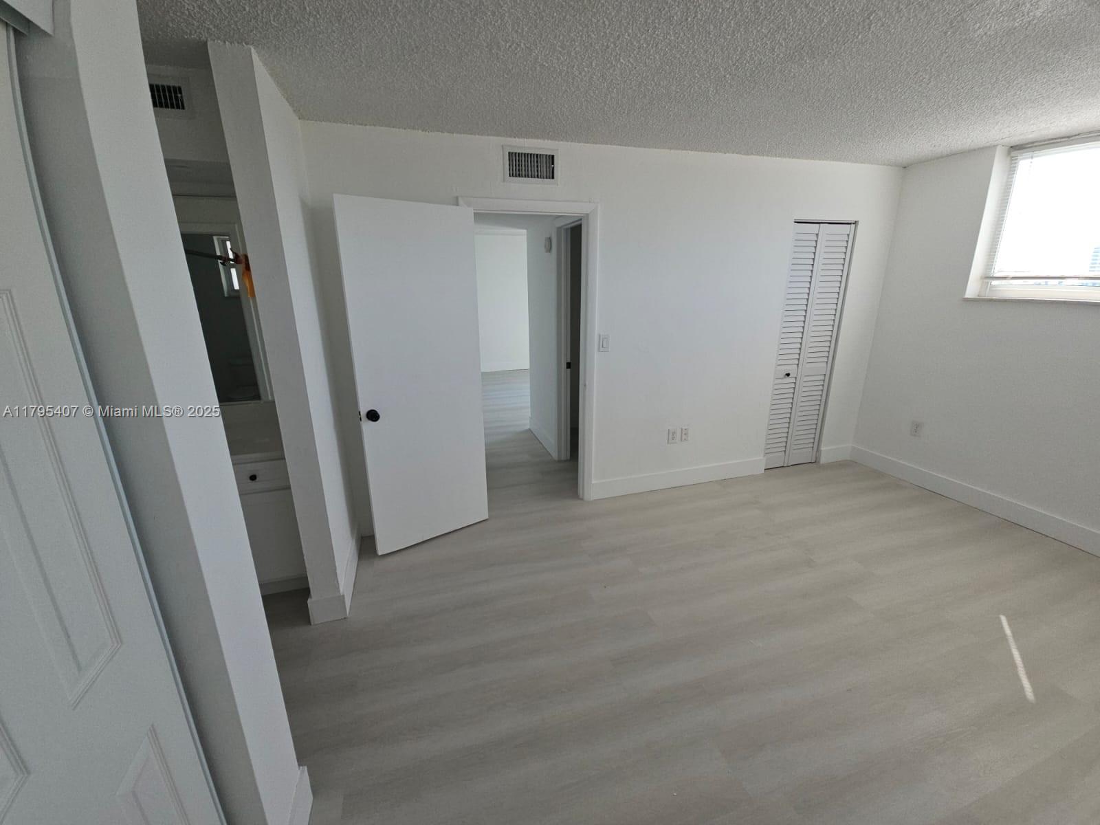 BISCAYNE BCH SUB - Residential Lease