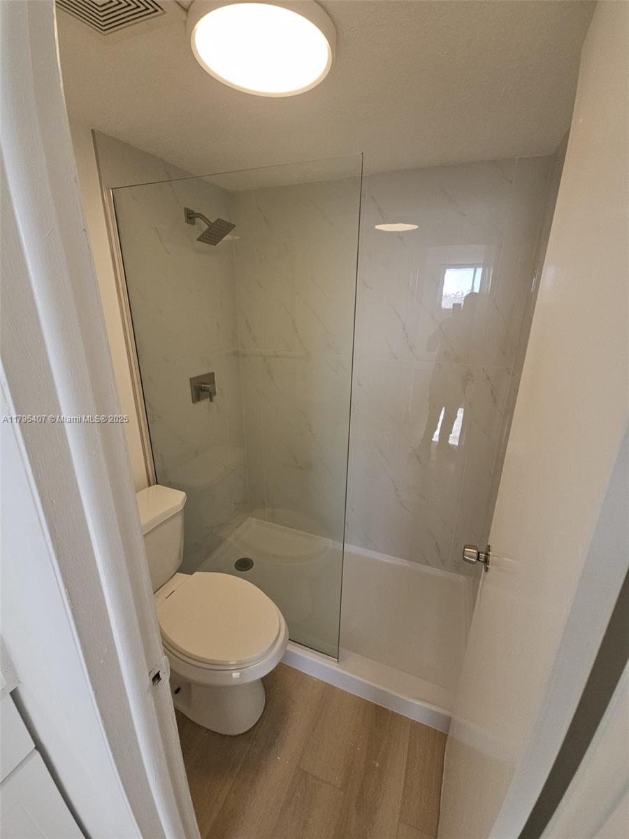 BISCAYNE BCH SUB - Residential Lease