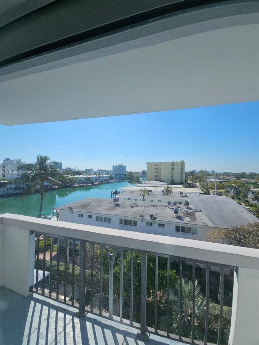 BISCAYNE BCH SUB - Residential Lease