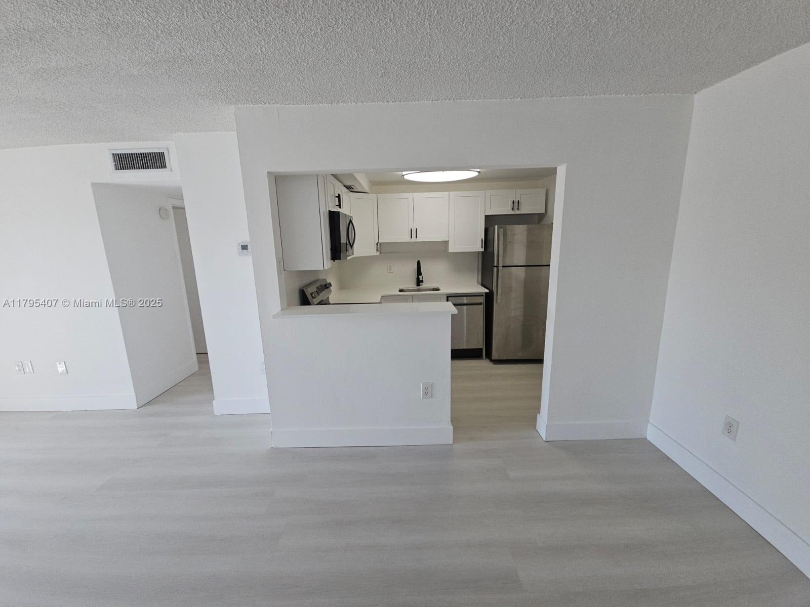 BISCAYNE BCH SUB - Residential Lease