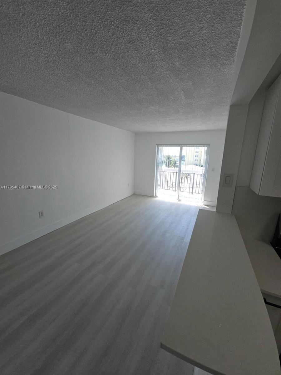 BISCAYNE BCH SUB - Residential Lease