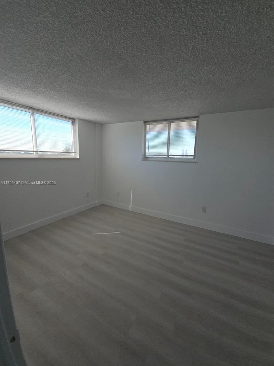 BISCAYNE BCH SUB - Residential Lease