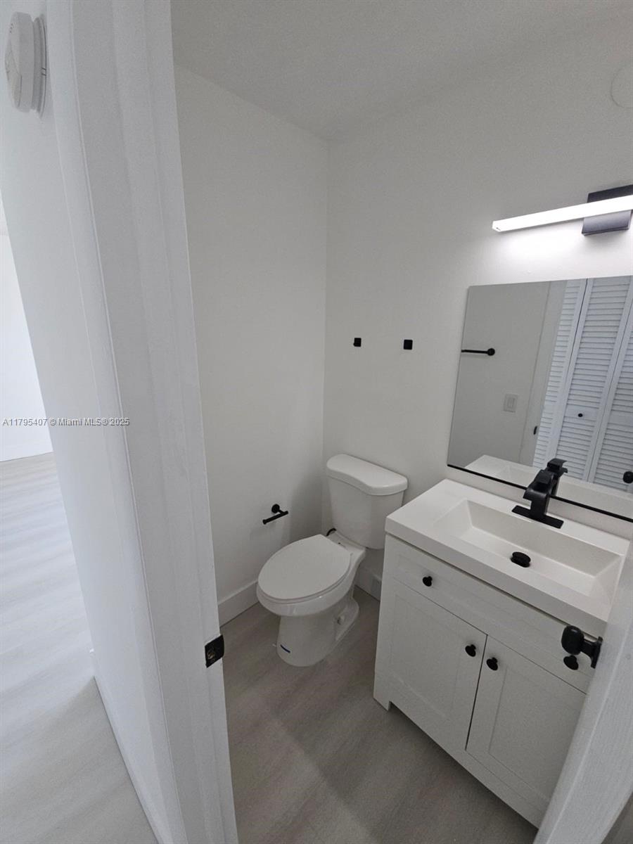 BISCAYNE BCH SUB - Residential Lease