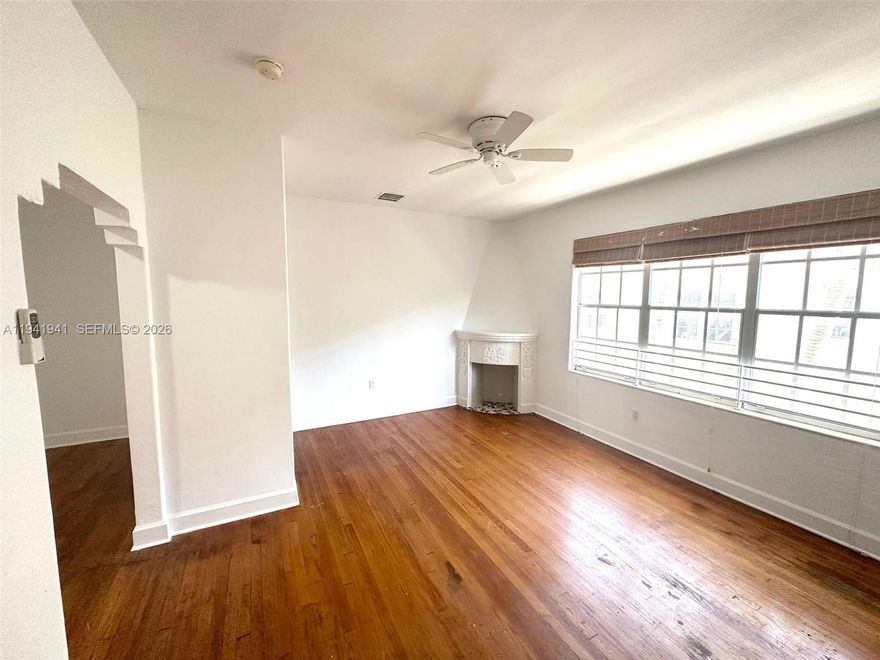 QUIET AND COZY JUNIOR 1 BEDROOM APARTMENT IN THIS WELL MAINTAINED ART DECO BUILDING. UPDATED UNIT WITH CENTRAL AC. GREAT LOCATION, WALKING DISTANCE TO THE BEACH AND THE FLAMINGO PARK. NO PETS ALLOWED BY CONDO. AVAILABLE FROM NOW. ONLY LONG TERM.