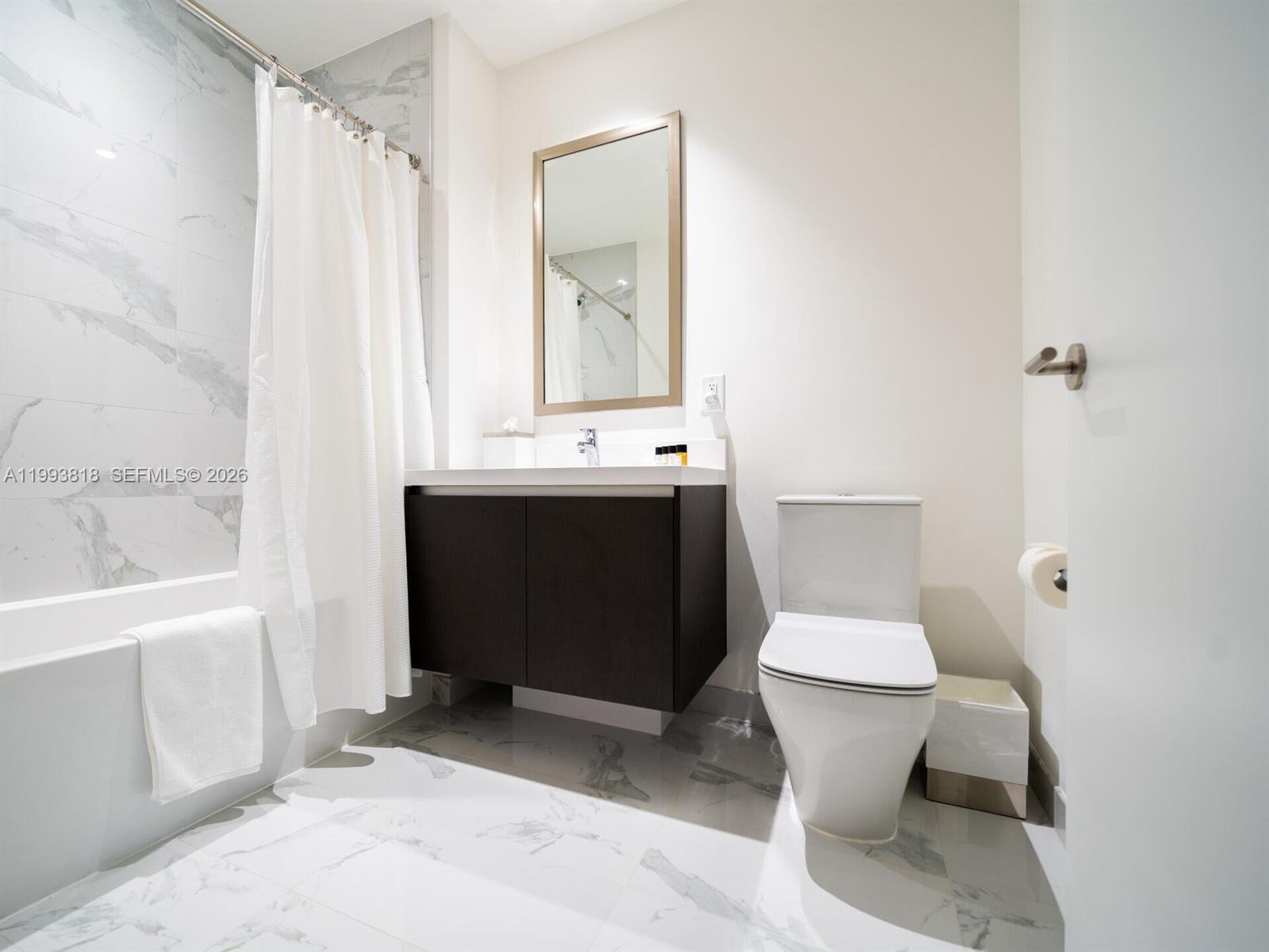 PARAMOUNT MIAMI WORLDCENT - Residential Lease