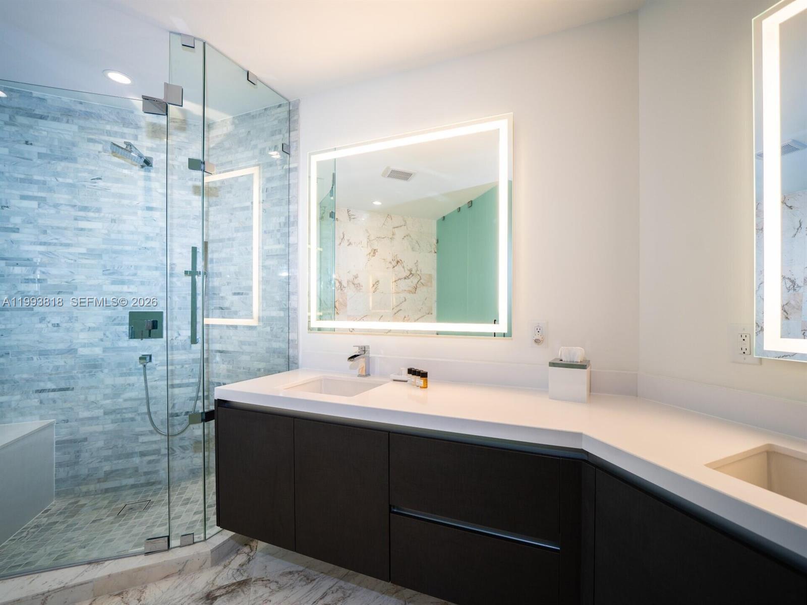 PARAMOUNT MIAMI WORLDCENT - Residential Lease