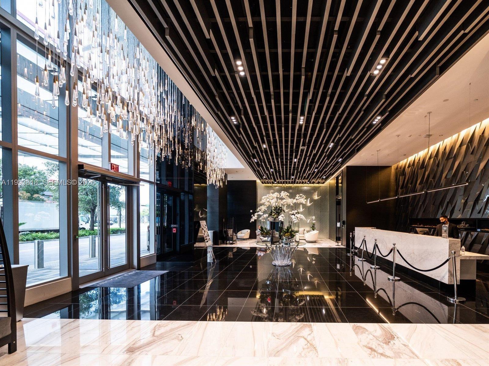 PARAMOUNT MIAMI WORLDCENT - Residential Lease