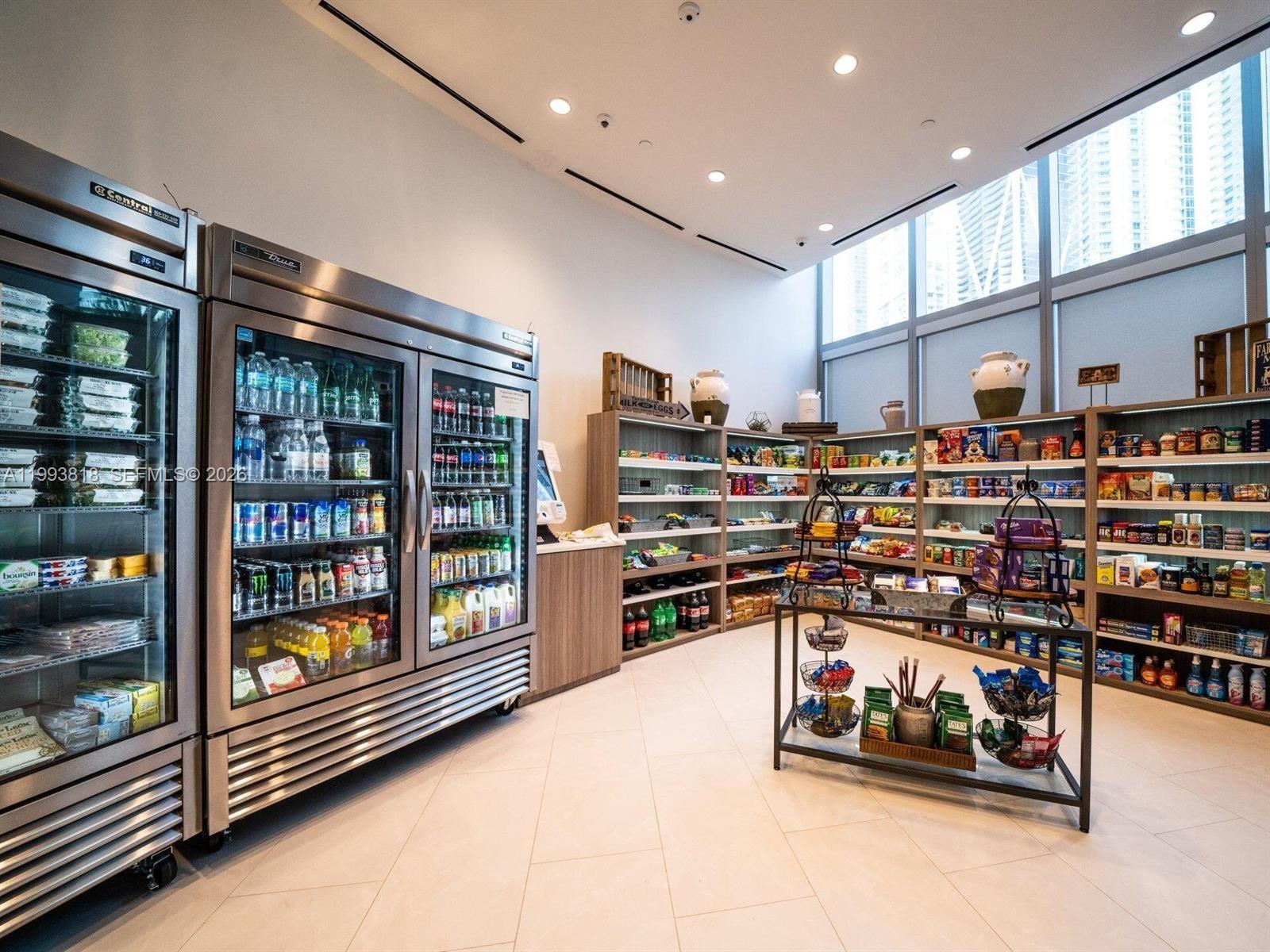 PARAMOUNT MIAMI WORLDCENT - Residential Lease