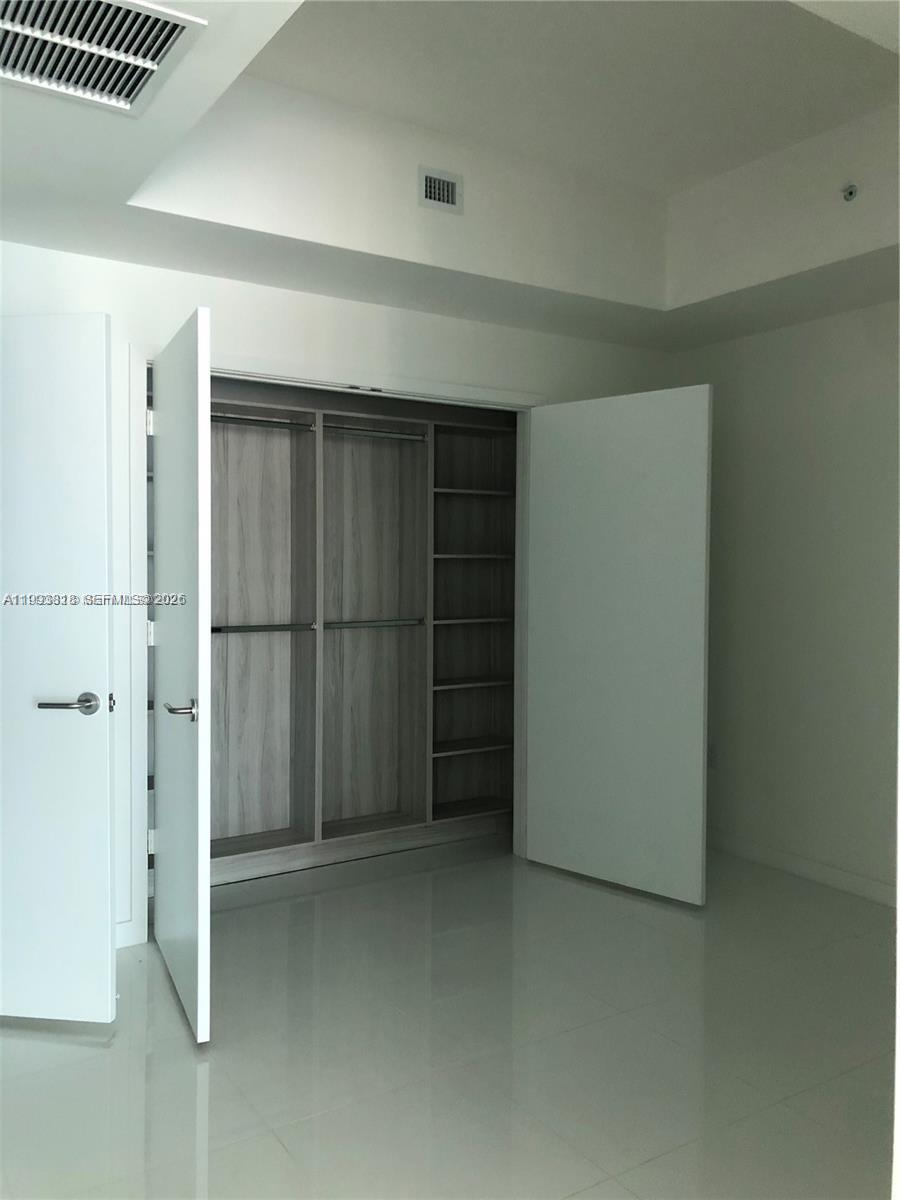 PARAMOUNT MIAMI WORLDCENT - Residential Lease