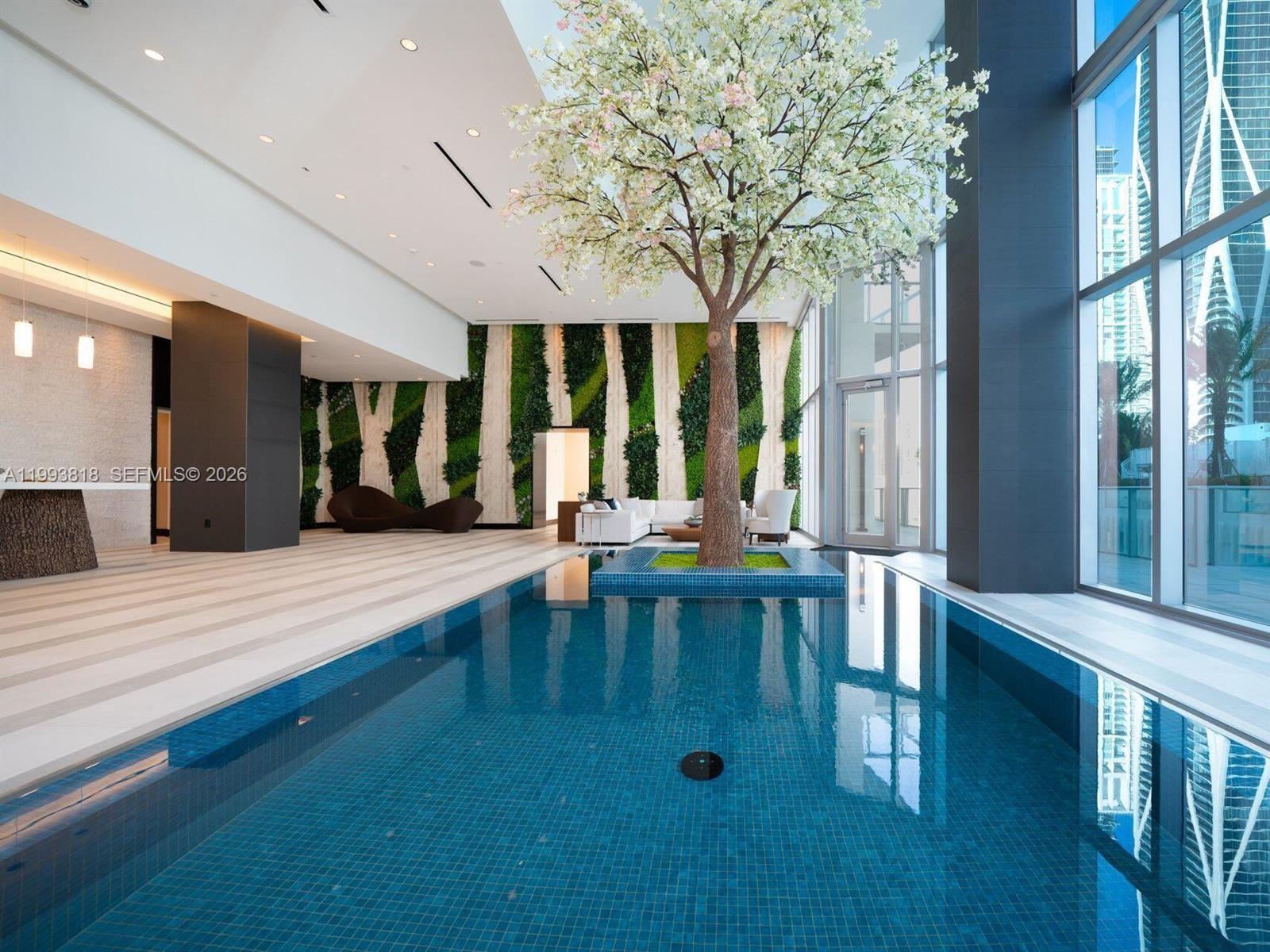 PARAMOUNT MIAMI WORLDCENT - Residential Lease