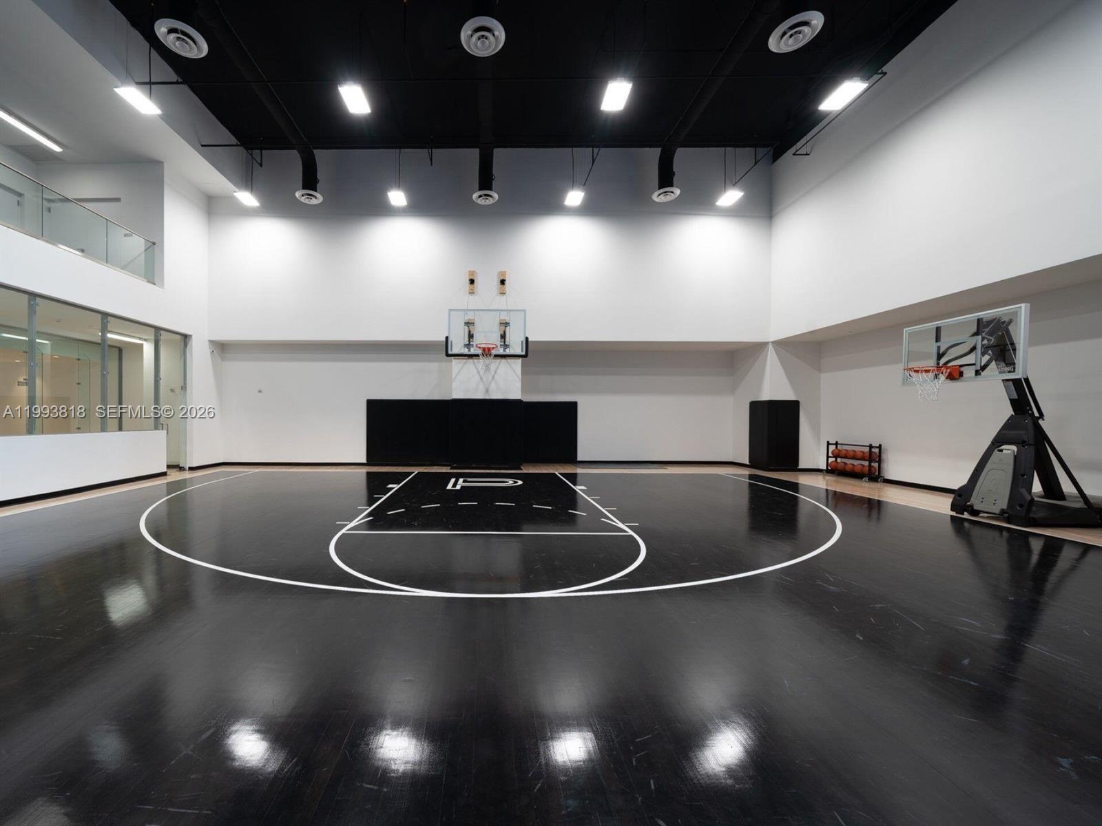 PARAMOUNT MIAMI WORLDCENT - Residential Lease