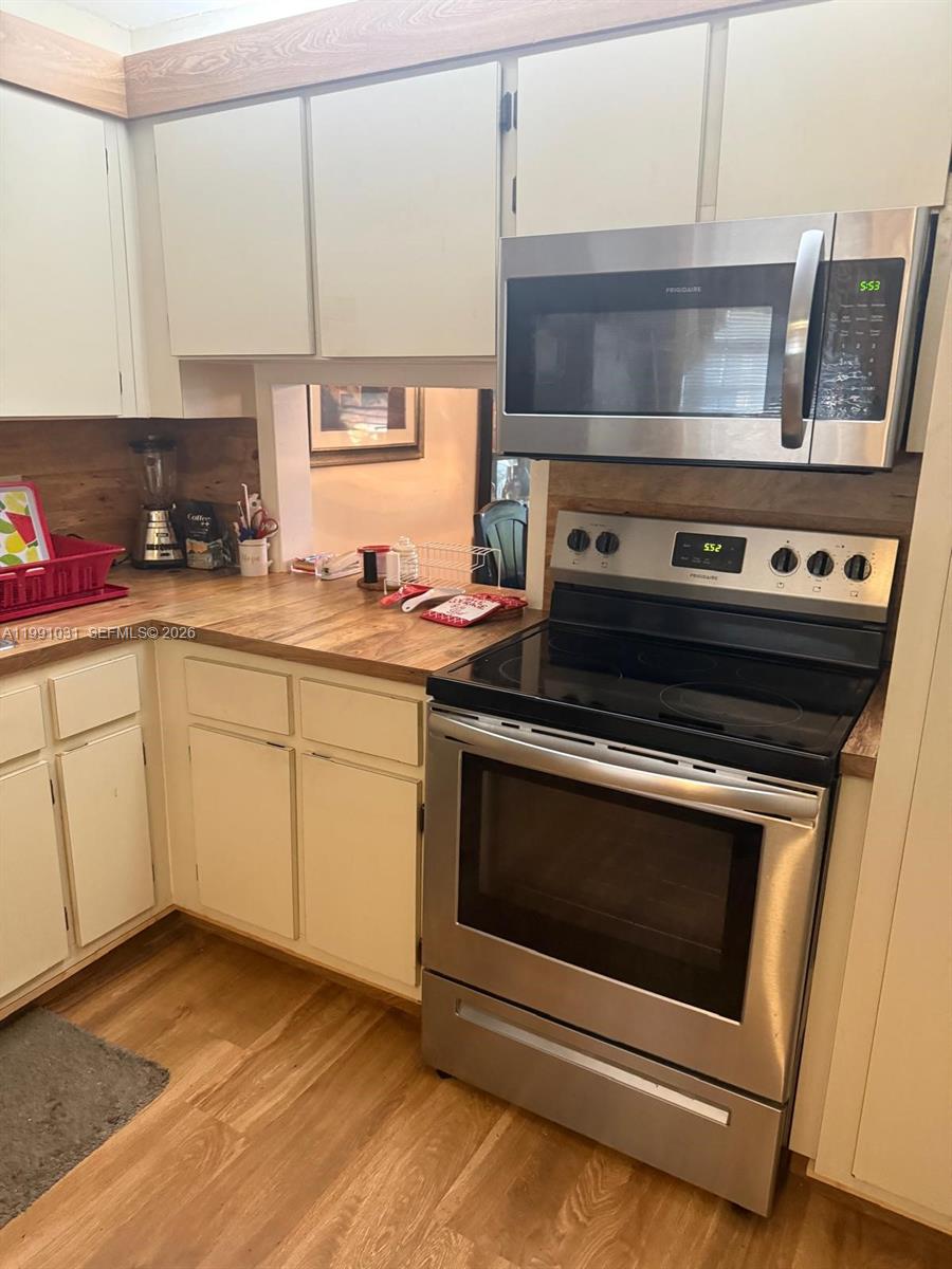 View photos, virtual tours, details... 2 Briarwood Cir 212