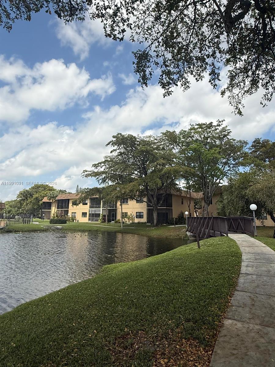 VILLAS AT CARRIAGE HILLS - Residential