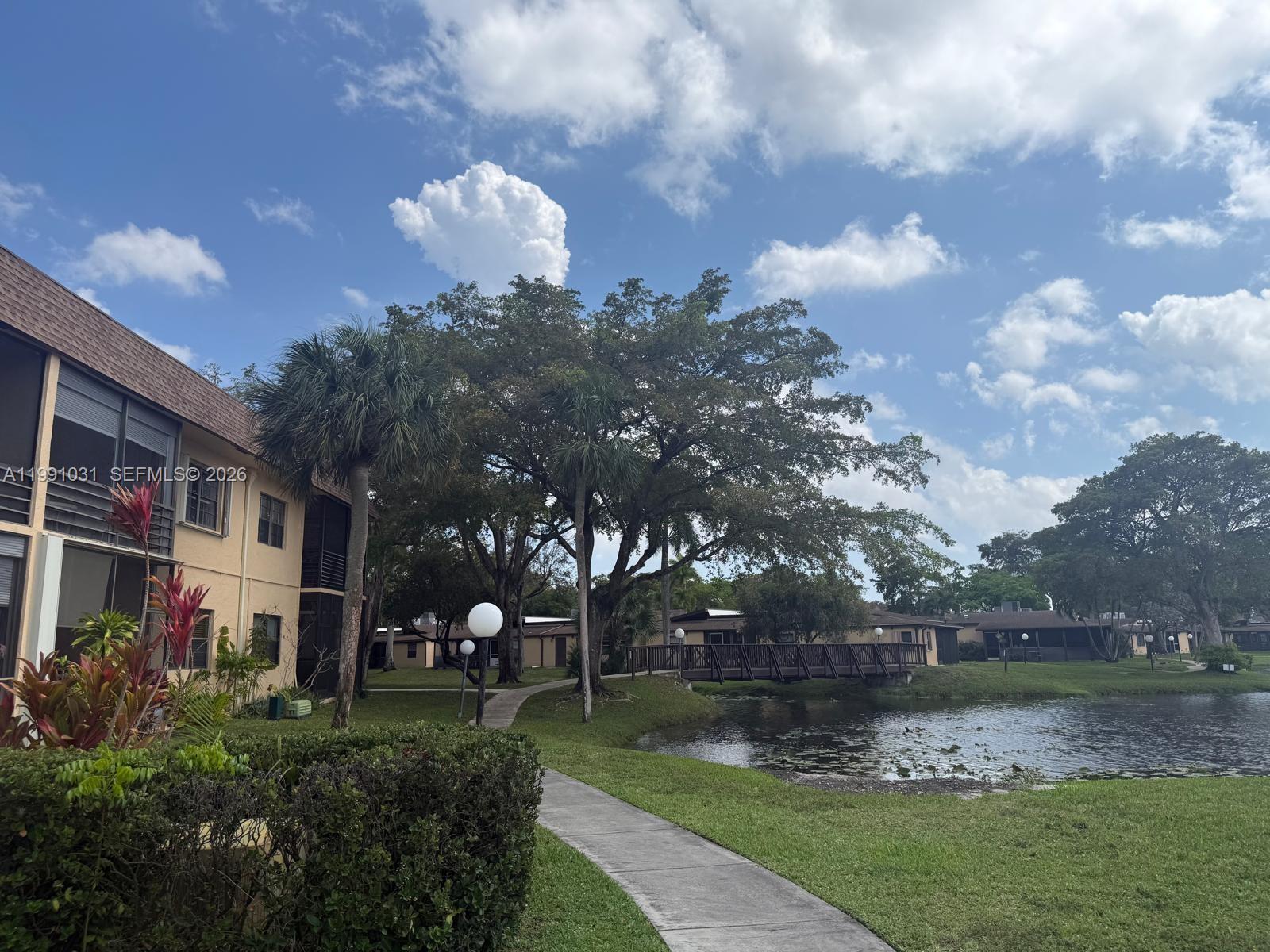 View photos, virtual tours, details... 2 Briarwood Cir 212