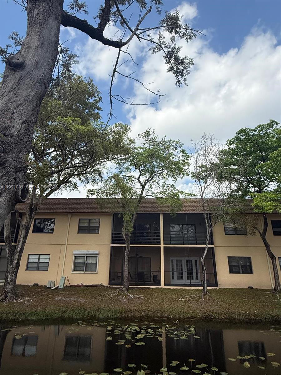 View photos, virtual tours, details... 2 Briarwood Cir 212