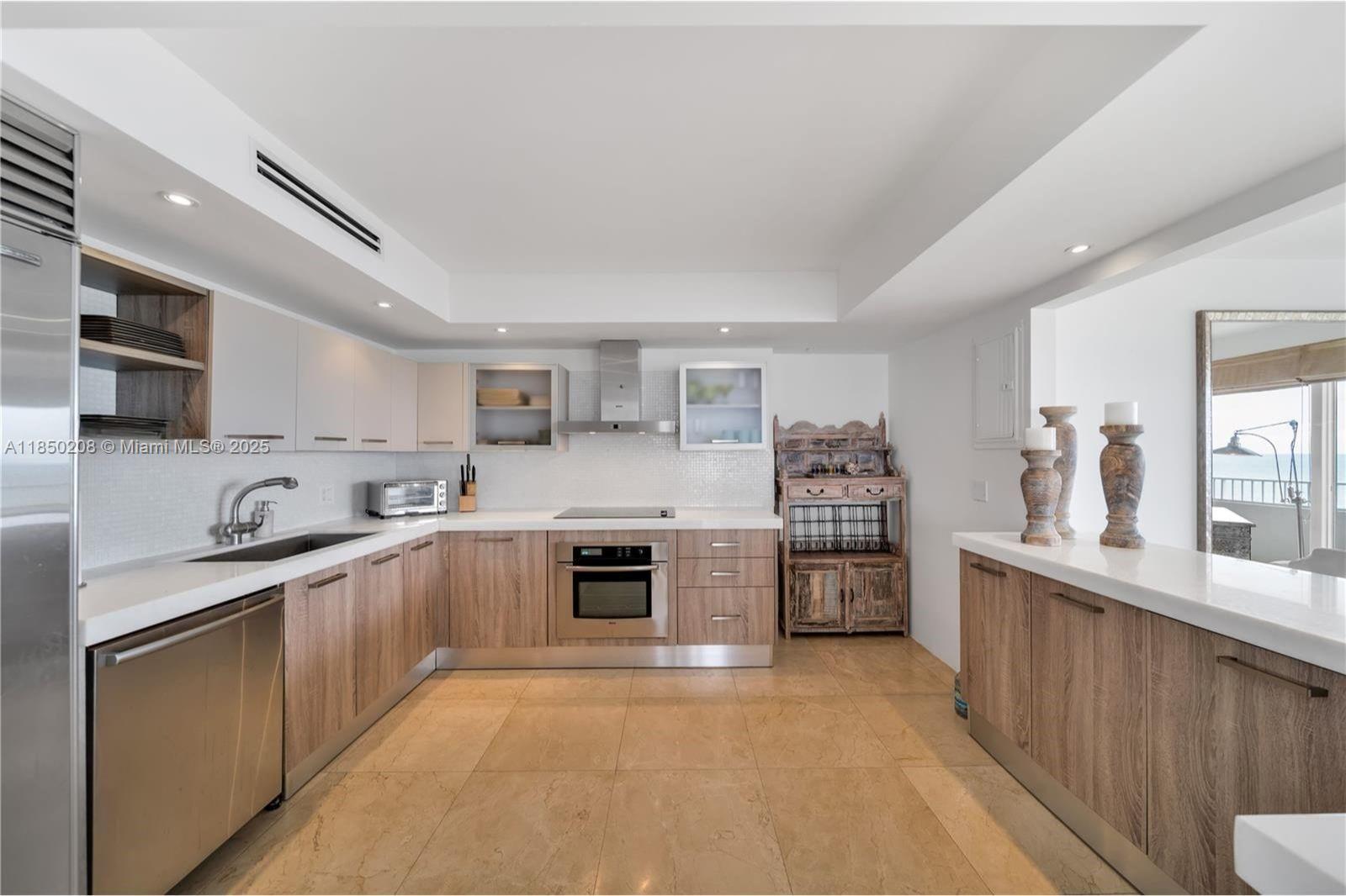 COMMODORE CLUB SOUTH COND - Residential Lease