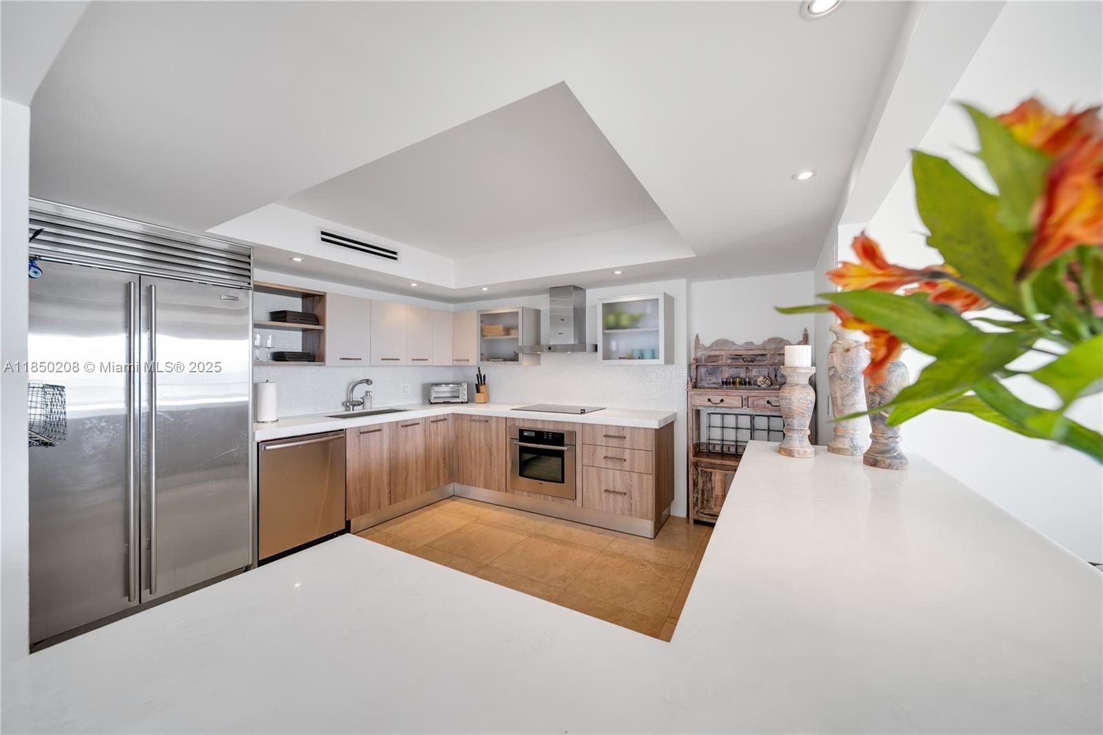 COMMODORE CLUB SOUTH COND - Residential Lease