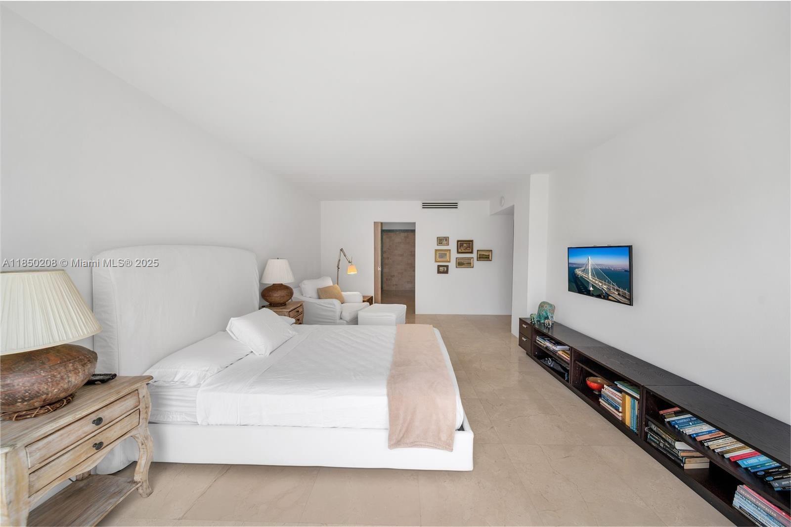 COMMODORE CLUB SOUTH COND - Residential Lease