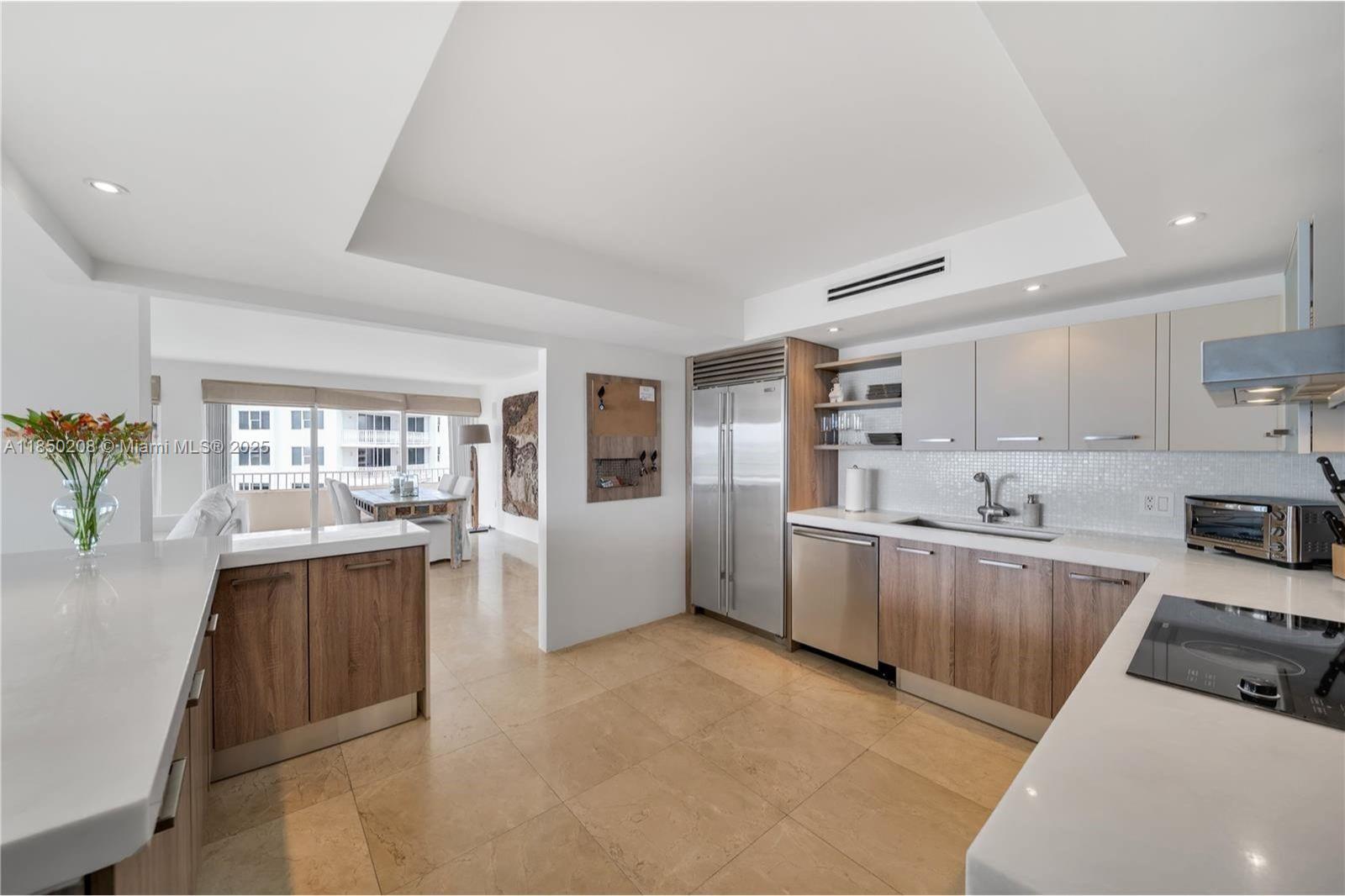 COMMODORE CLUB SOUTH COND - Residential Lease