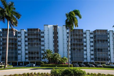 Condominium in Hallandale Beach FL 400 Diplomat Pkwy Pkwy.jpg