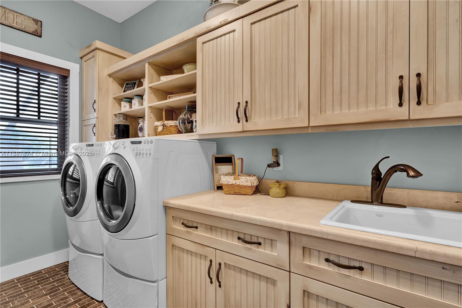 CORAL SPRINGS HILLS - Residential