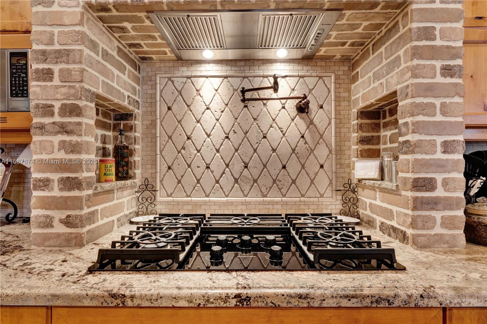 CORAL SPRINGS HILLS - Residential