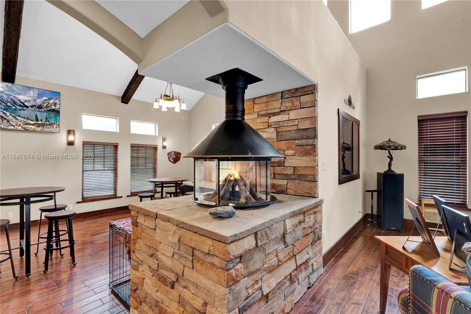 CORAL SPRINGS HILLS - Residential