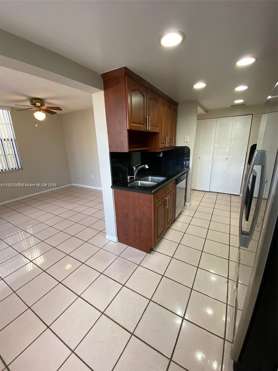 NEW PASEOS CASTELLANOS CO - Residential Lease