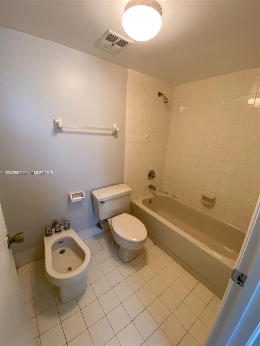 NEW PASEOS CASTELLANOS CO - Residential Lease