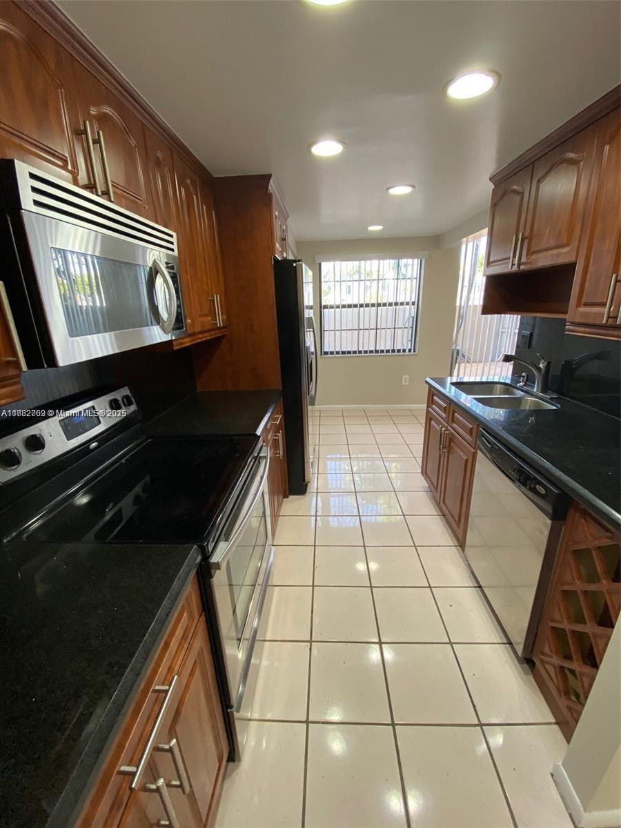 NEW PASEOS CASTELLANOS CO - Residential Lease