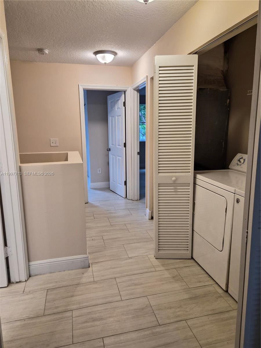 SUNSET PLAZA - Residential Lease