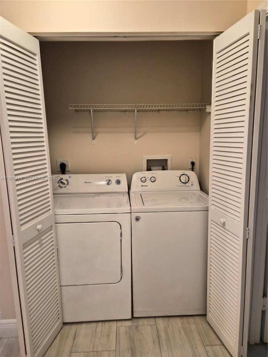 SUNSET PLAZA - Residential Lease