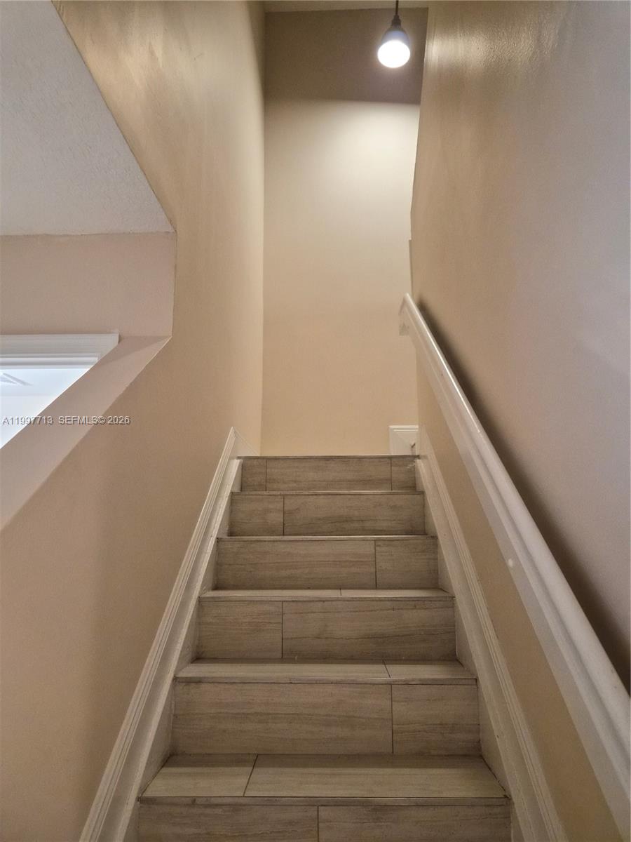 SUNSET PLAZA - Residential Lease