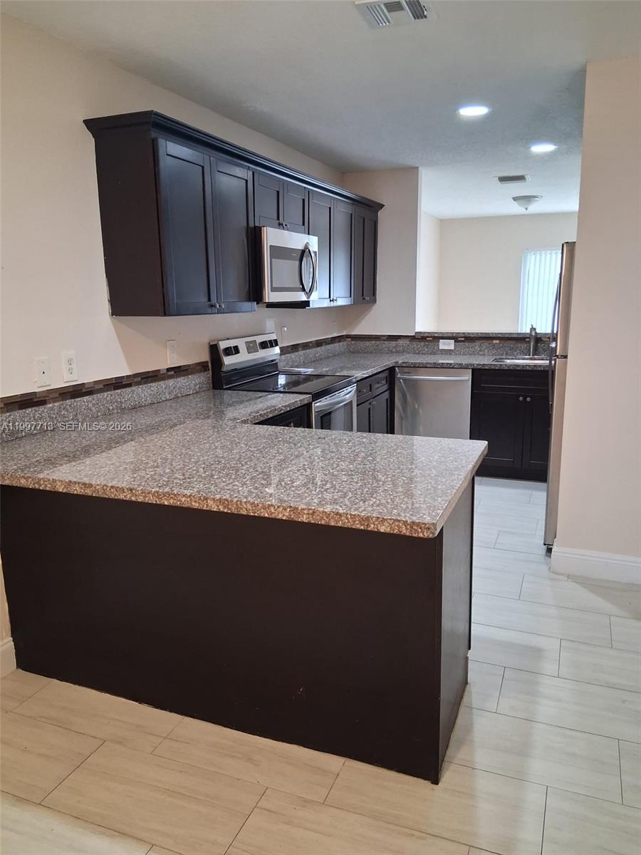 SUNSET PLAZA - Residential Lease