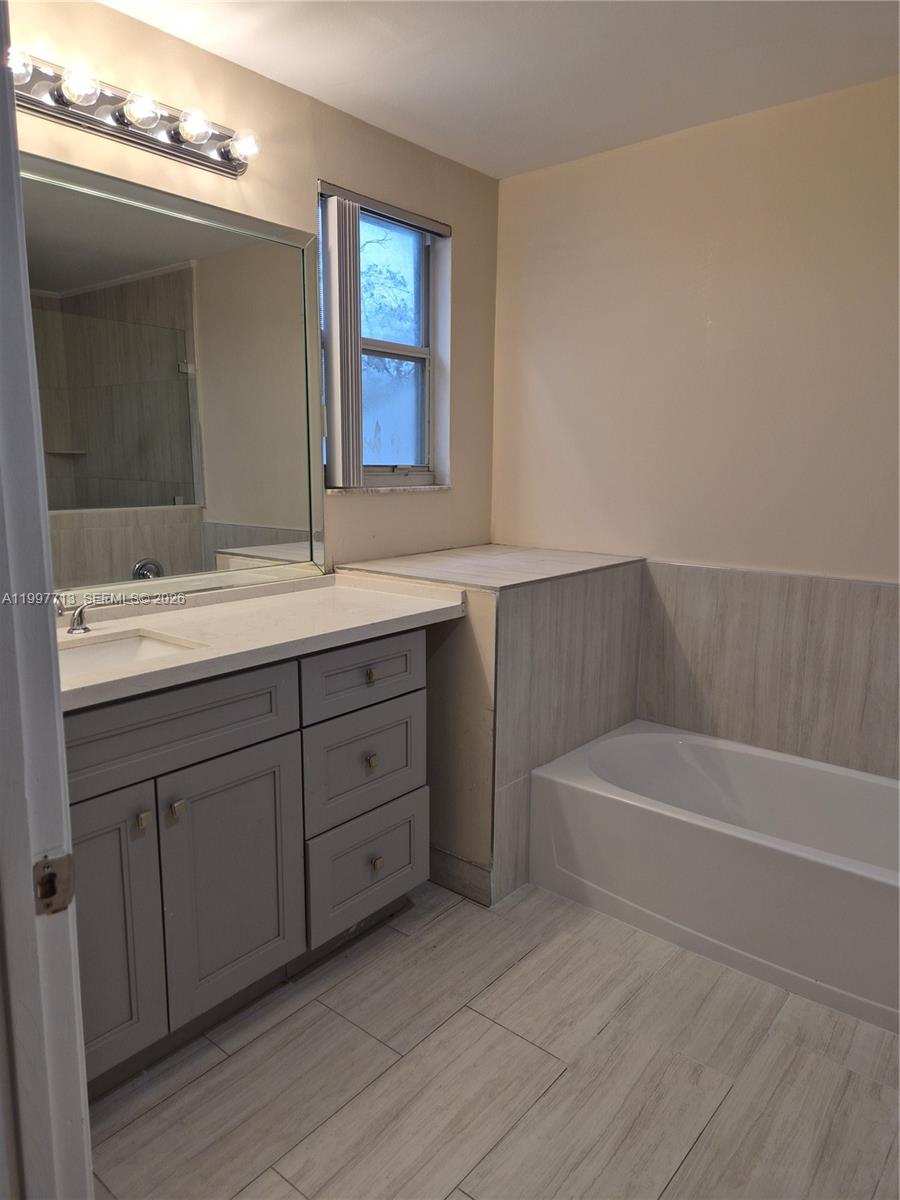 SUNSET PLAZA - Residential Lease